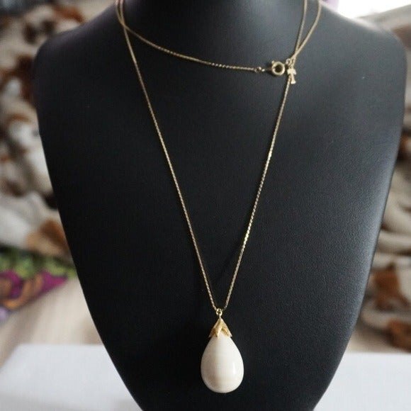 Teardrop Stone Pendant Necklace White on Gold Tone Chain - Picture 1 of 7